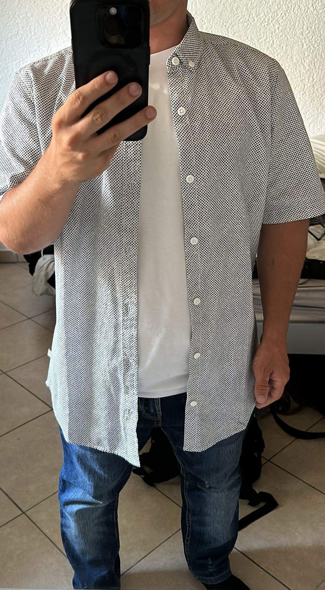 Kann ich so auf den 60. Geburtstag von Mama offenes kurzes Hemd mit weiBen Shirt lese immer es wurde besser aussehen wenn das weiBe Hemd V Ausschnitt ware