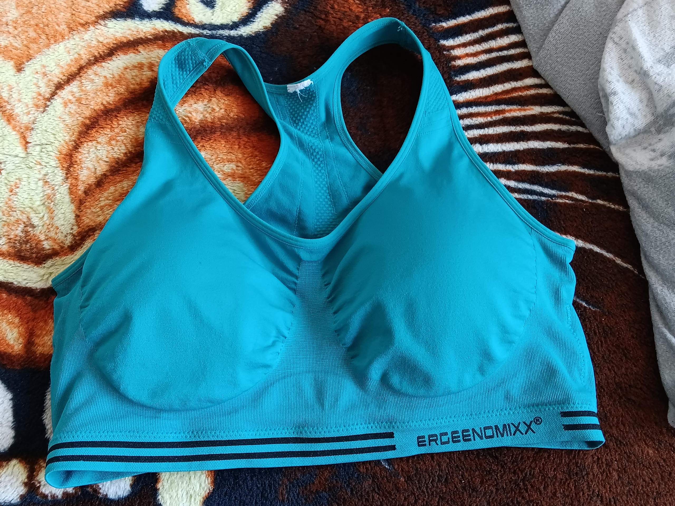 Kann ich so einen Sport-bh Anziehen als Junge? (Mädchen, Brüste