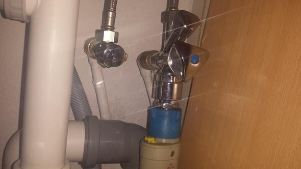 kann ich spul und waschmaschine auch ohne y verteiler an einen wasseranschluss anschliessen kuche handwerk spuelmaschine