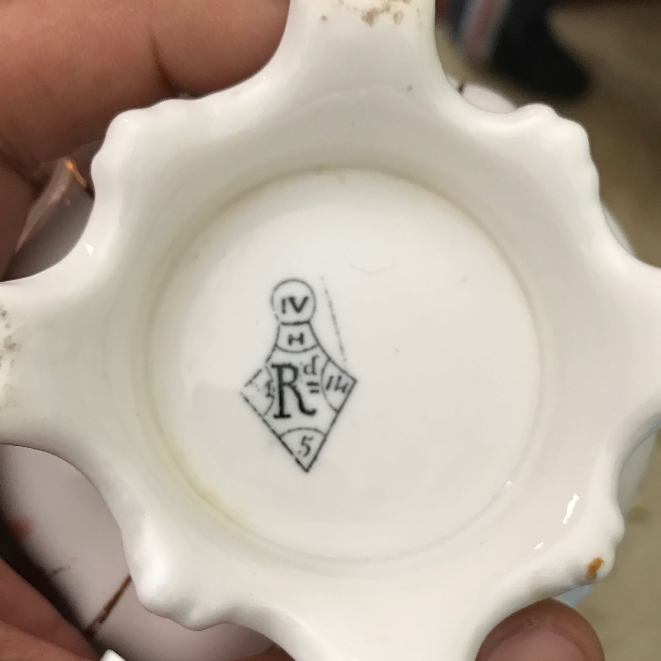 Kann jemand diesen Porzellanstempel entziffern? (Porzellan, Manufaktur)