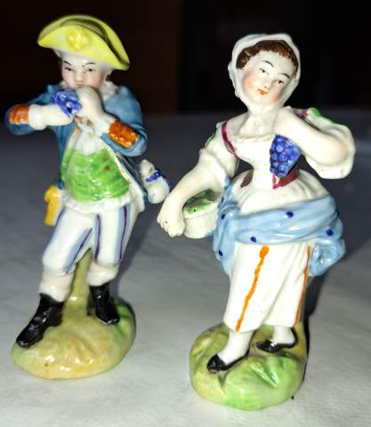 Kann jemand etwas zu diesen beiden Porzellanfiguren sagen?