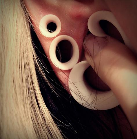Kann Man 3 Tunnel Ohr Nebeneinander Dehnen Ohne Dass Es Zu Problemen Fuhrt Schmuck