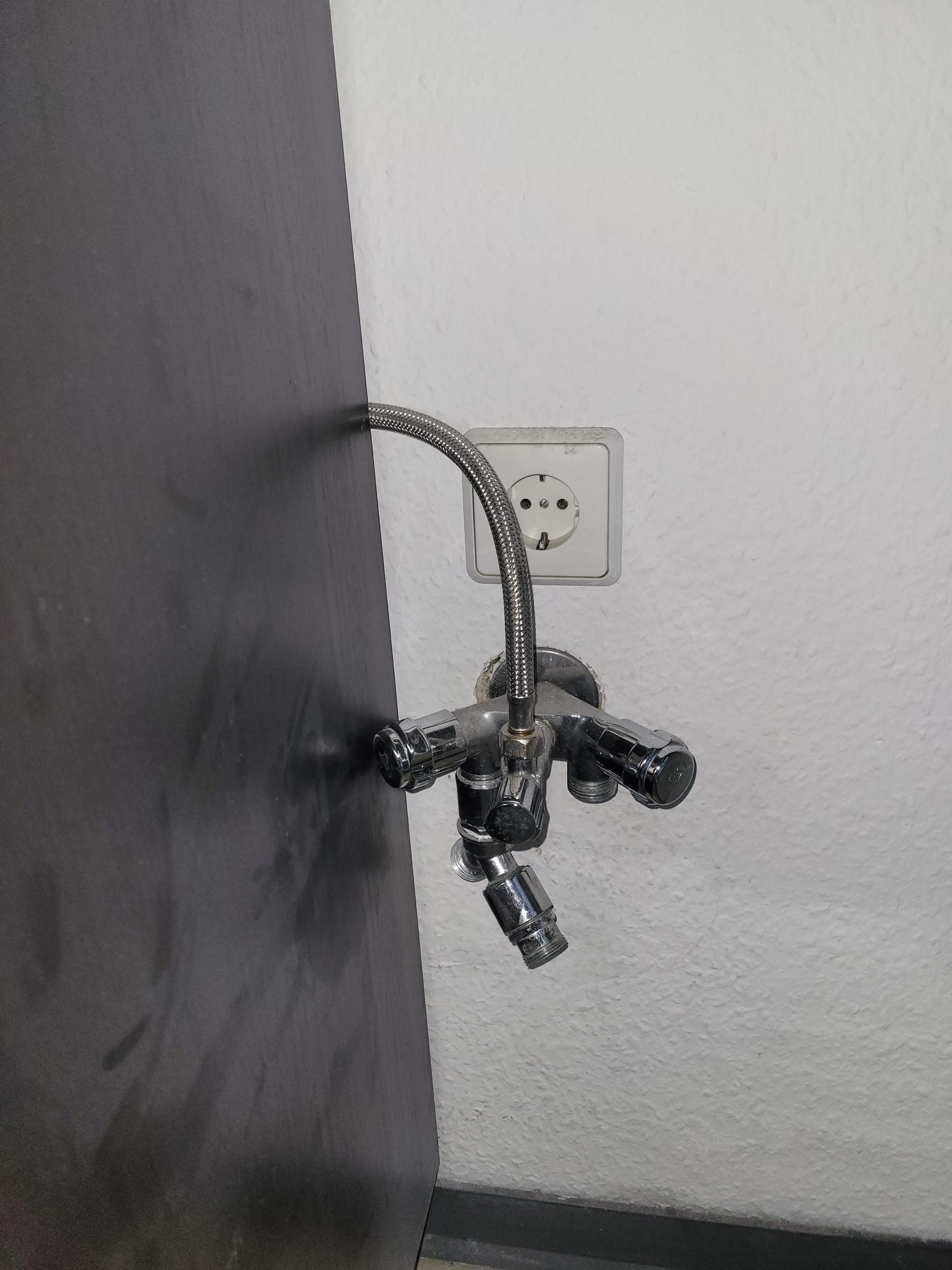 Kann man an einem Wasseranschluss Spülmaschine und Waschmaschine anschließen? (Küche