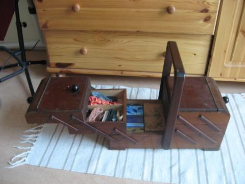 Kann Man Auf Etwas Lackiertes Drausmalen Ohne Es Vorher An Zu Schleifen Malen Holz Lackierung