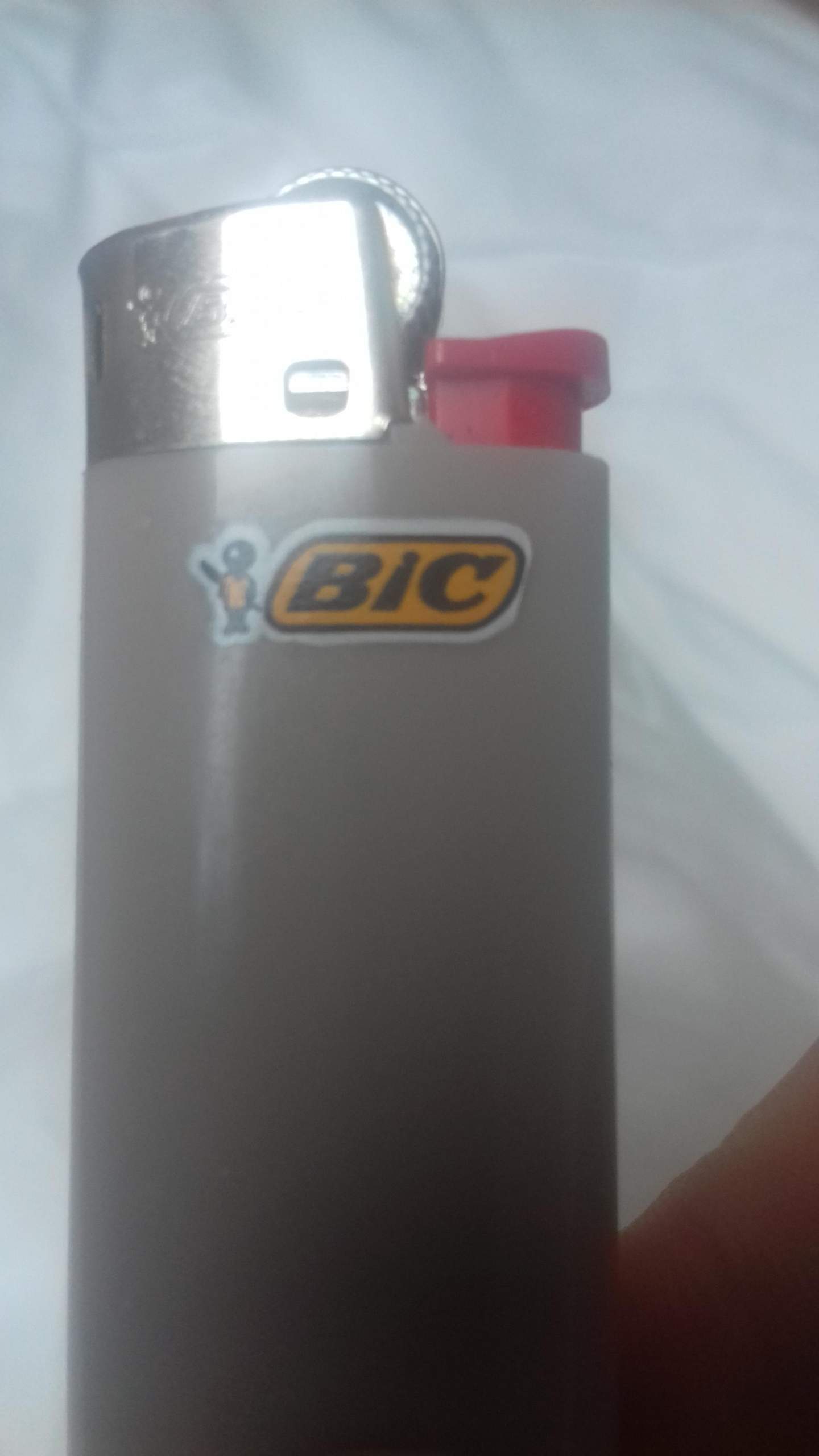 Kann man diese Feuerzeuge wieder auffüllen? (einkaufen, Feuerzeug)