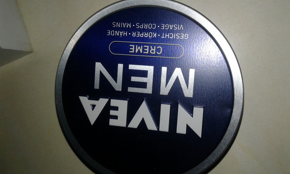 - (Selbstbefriedigung, Nivea, Gleitgel)