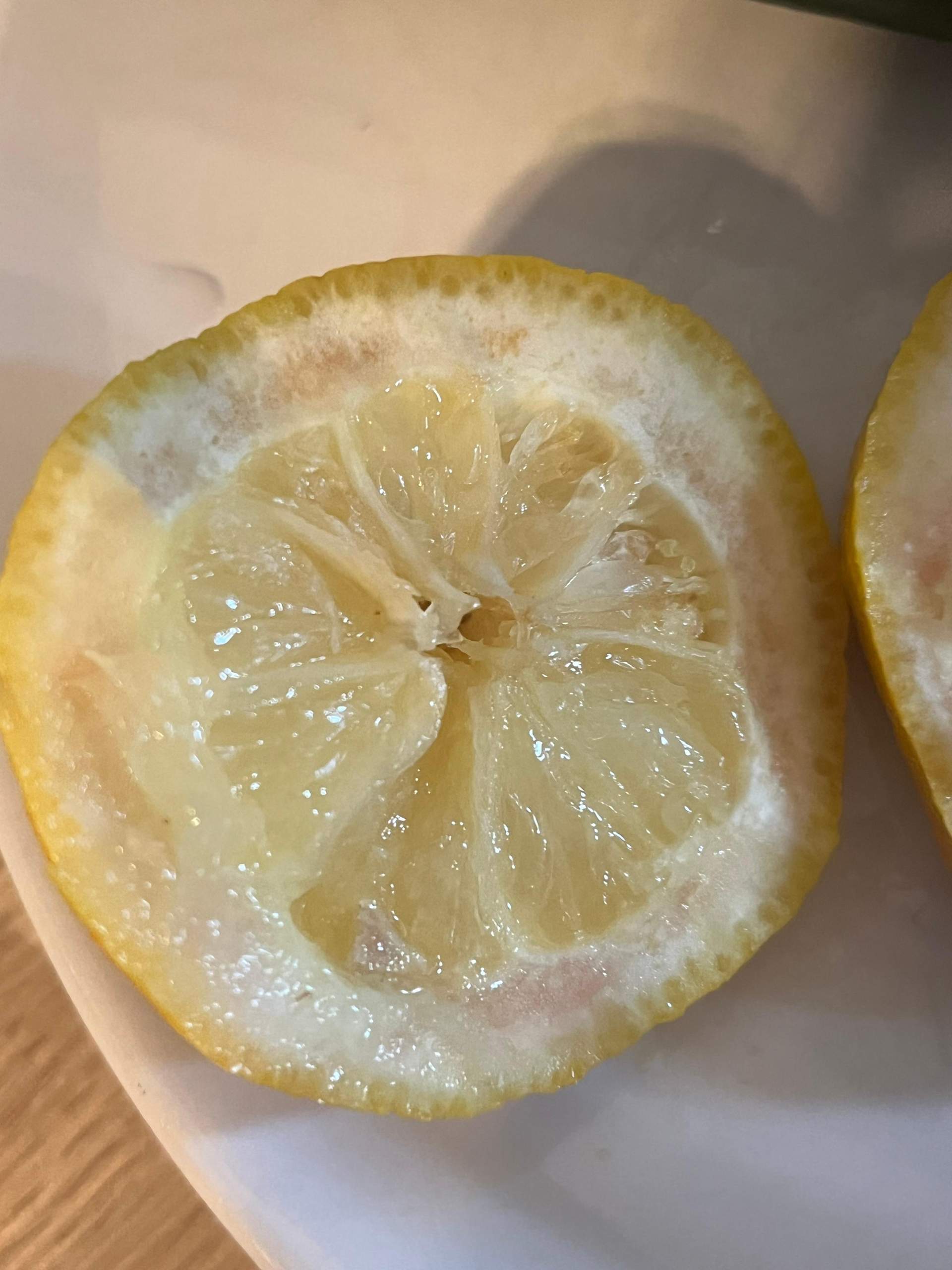 Kann man diese Zitrone noch essen? (Geschmack, Schimmel, Obst)