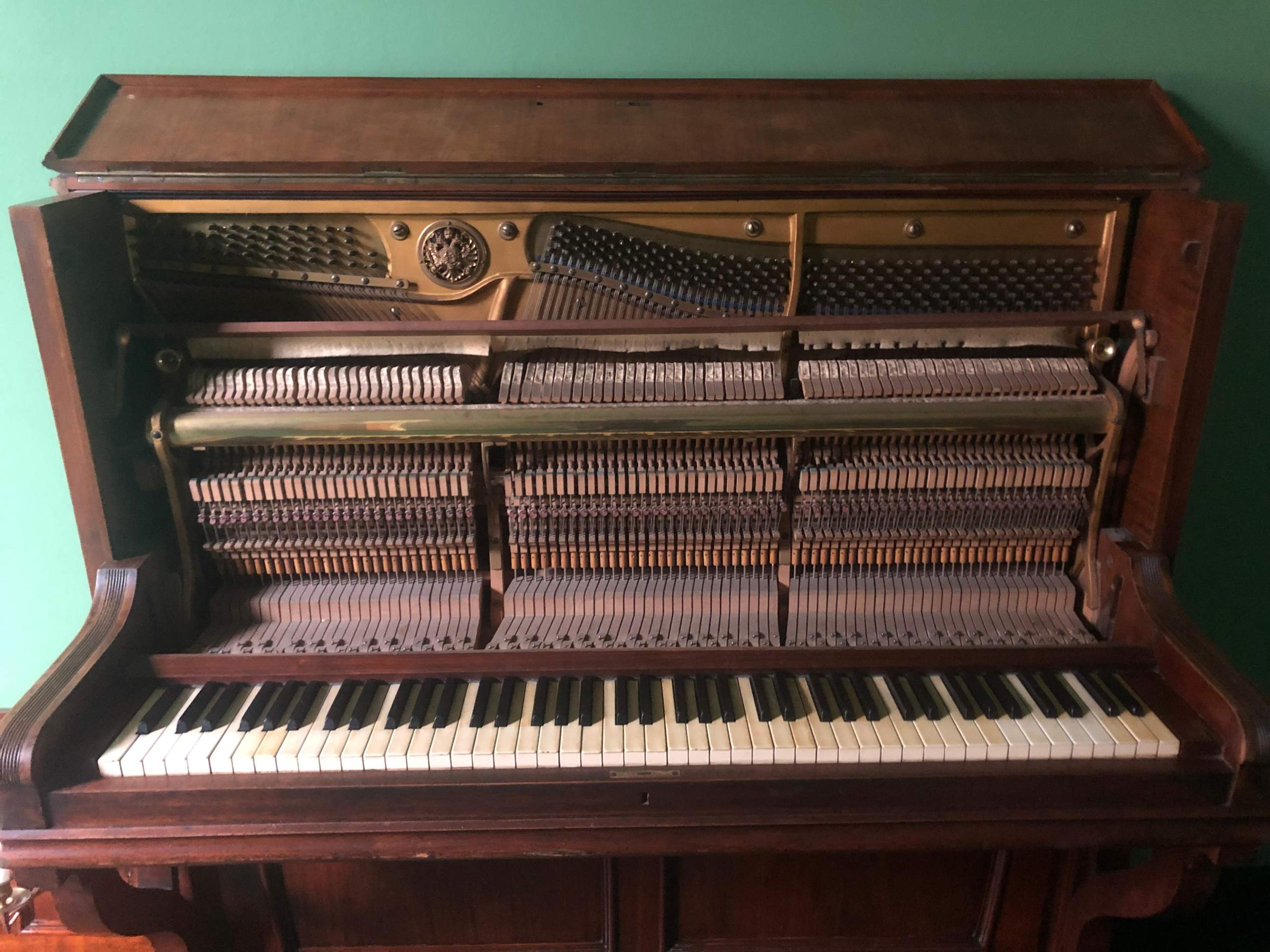 Kann man dieses Klavier noch stimmen? (Noten, Instrument, Musikinstrumente)