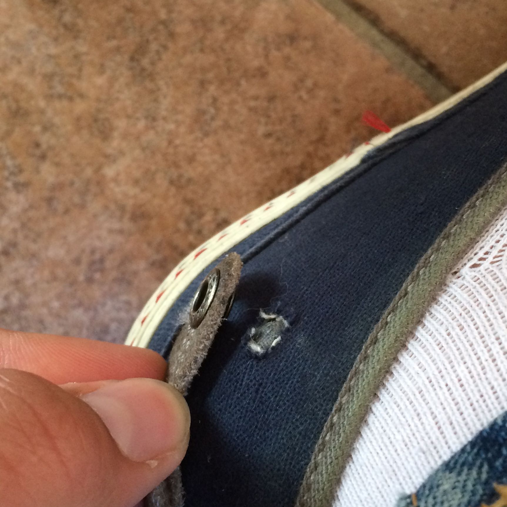 Kann Man Einen Eisenring Mit Sekundenkleber Auf Stoff Kleben Kleber