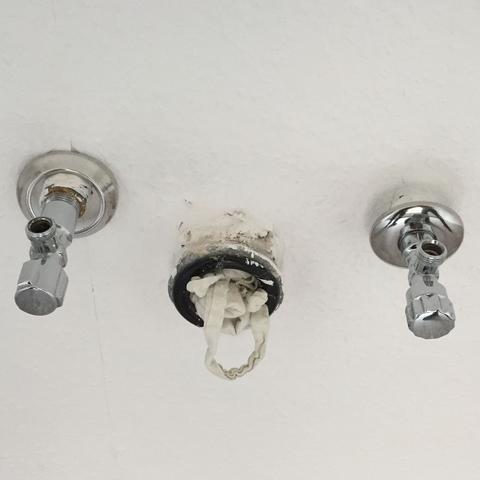 Kann man hier Wasch- und Spülmaschine anschließen oder eins von Beiden