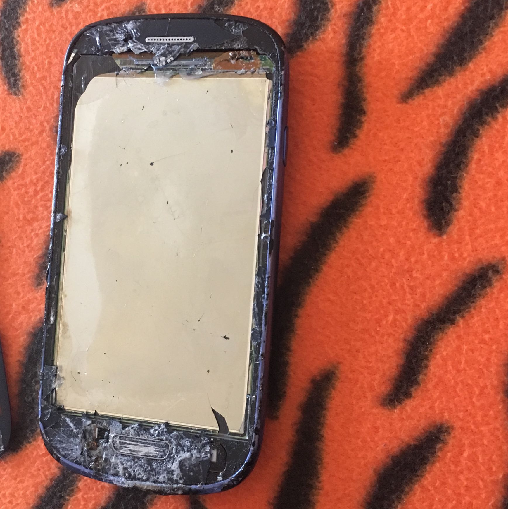 Kann man sein kaputtes Handy ohne Display benutzen ...
