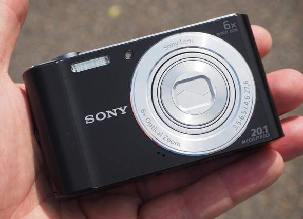 Kann man so eine alte Digitalkamera auch ohne Speicherkarte benutzen?