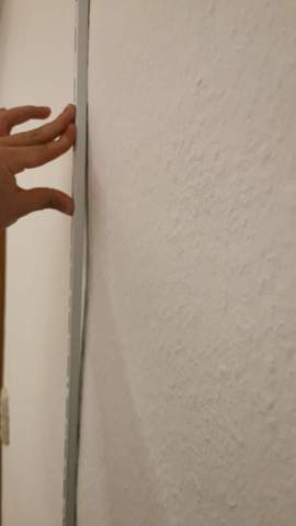 Kann man Wandschienen an unebene Wand befestigen?