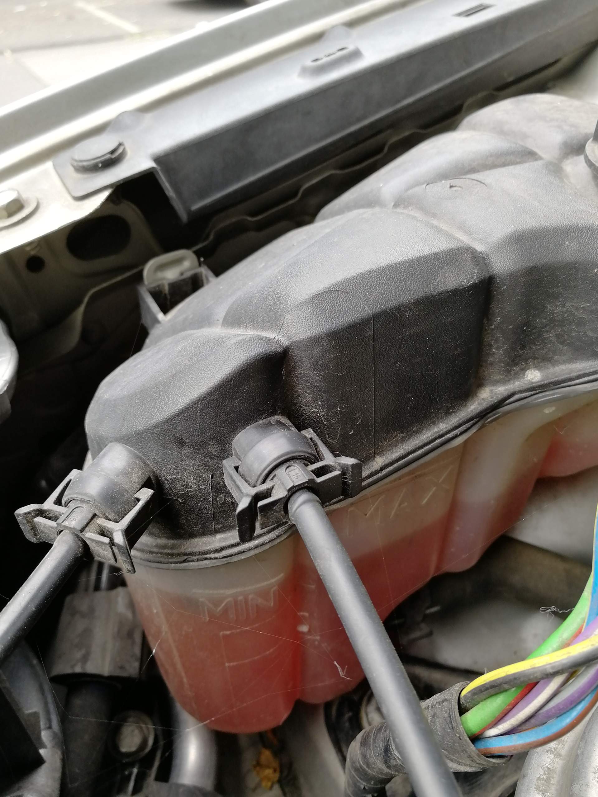 Kann man Wasser in die Kühlflüssigkeit nachfüllen oder muss man zur ...