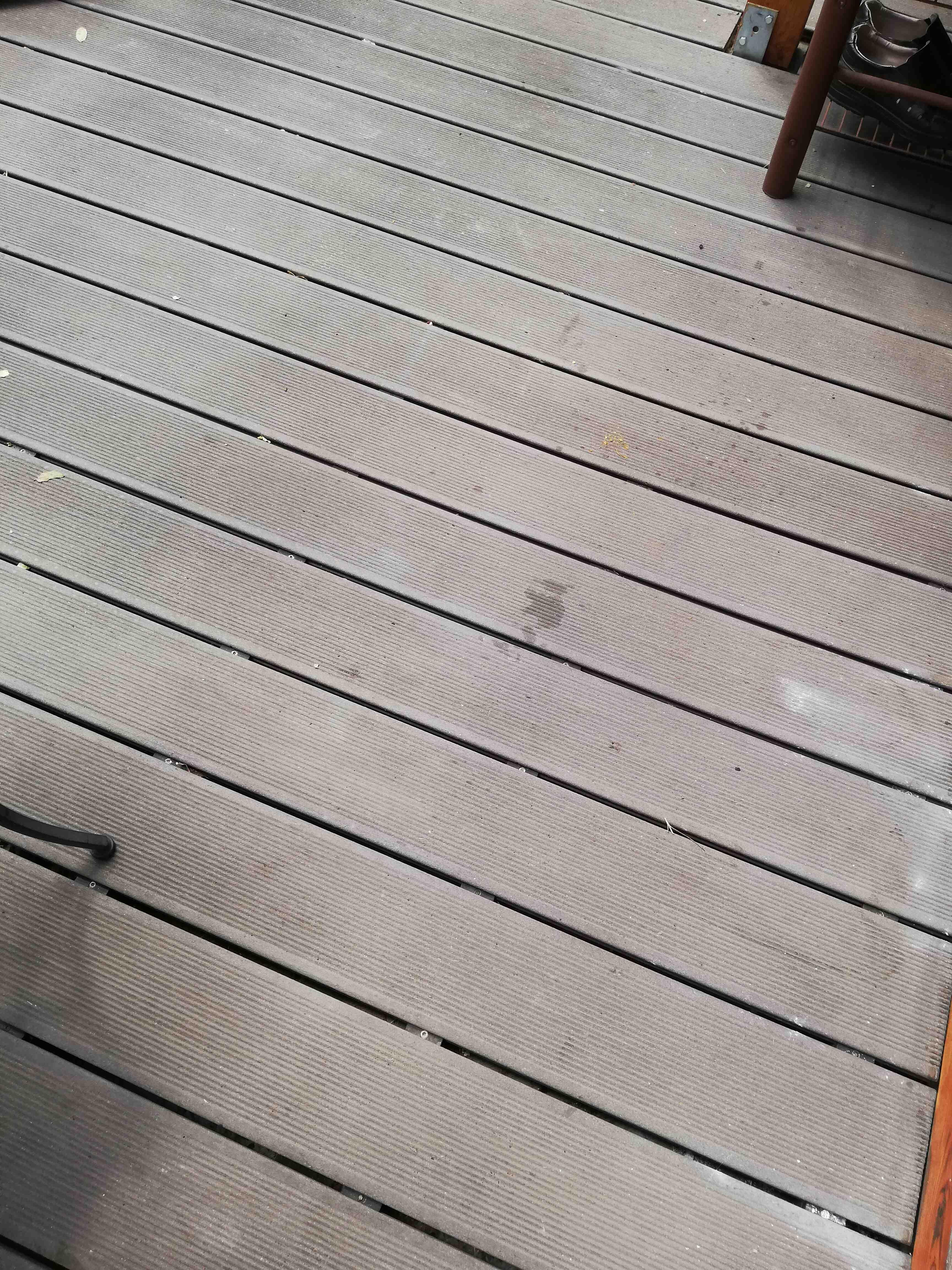 kann man WPC-Dielen in grau anders streichen? (Handwerker)