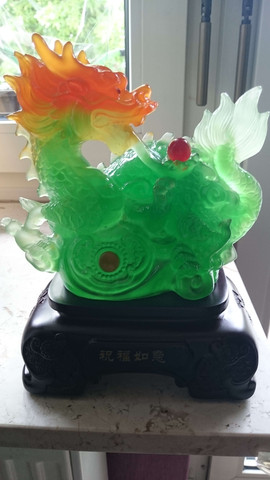 Auf dieser Statue sind sie drauf - (China, chinesisch, schriftzeichen)