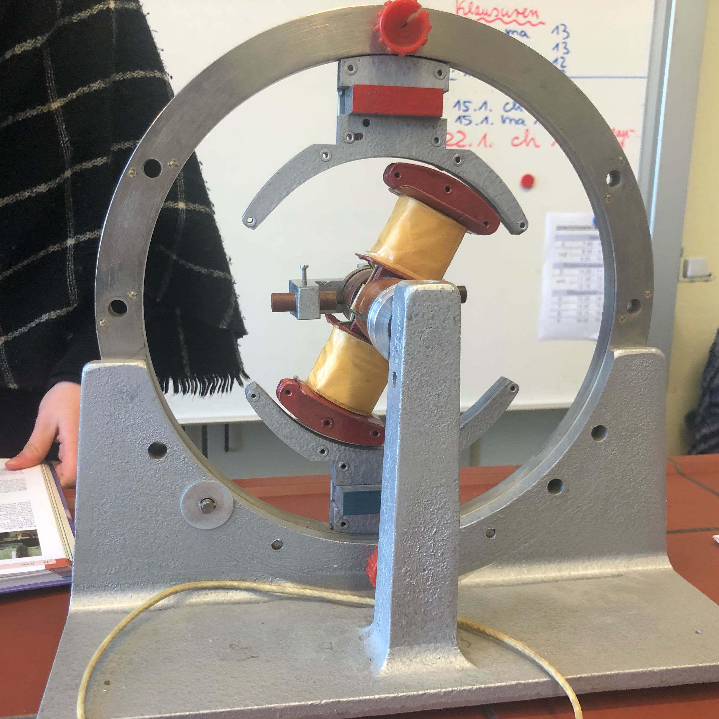 Phasen farben l1 l2 l3 Kann mir jemand die Funktion und Aufbau dieses Wechselstromgenerators