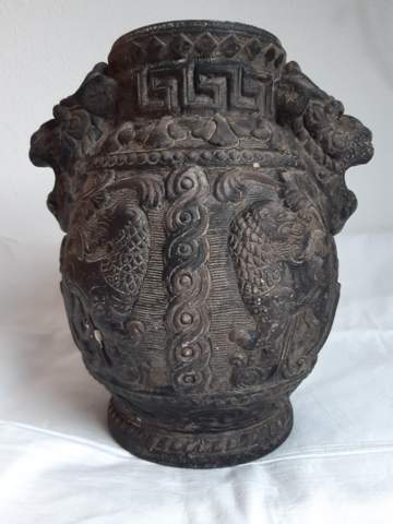 Kann mir jemand sagen ob die Vase von Brita Barnekow etwas wert ist??