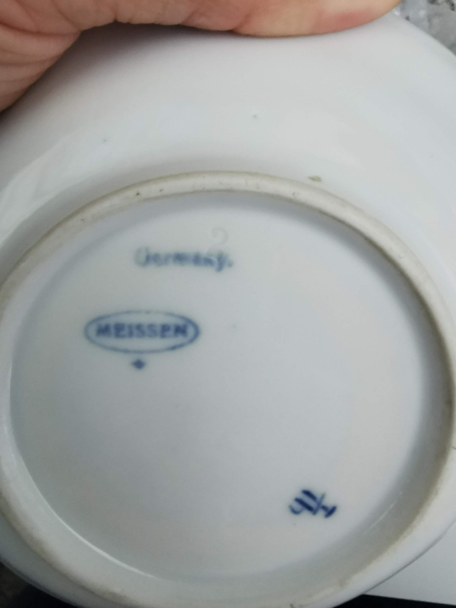 Kann mir jemand sagen ob dieses Meissen Porzellan echt ist und mir eine Wertschätzung geben? (Antik, Porzellanmarke)