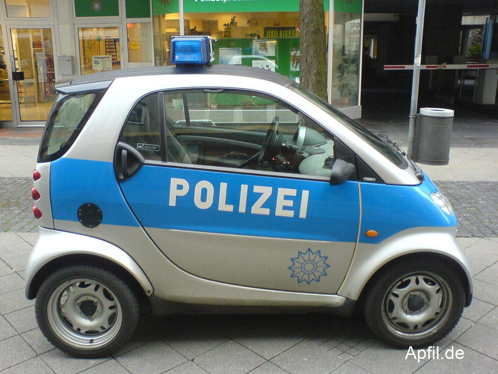 Kannst du dieses Polizeiauto ernst nehmen? (Auto, Polizei)