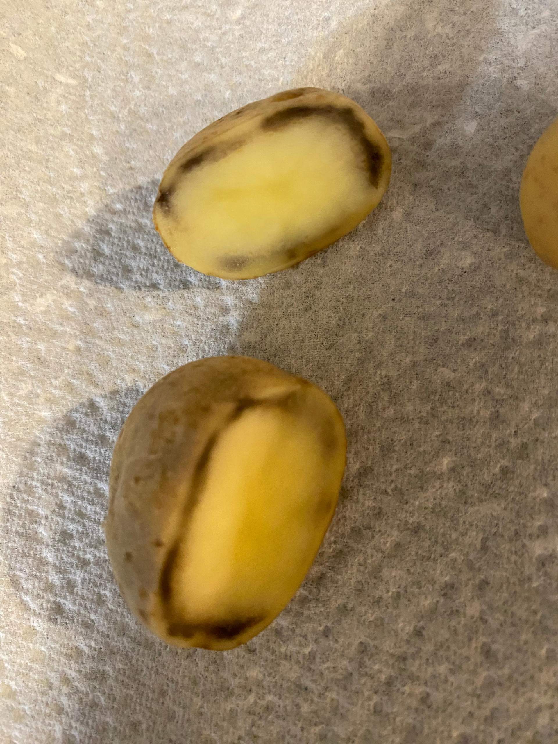Kartoffel innen schwarz noch essbar? (Ernährung, Kartoffeln)