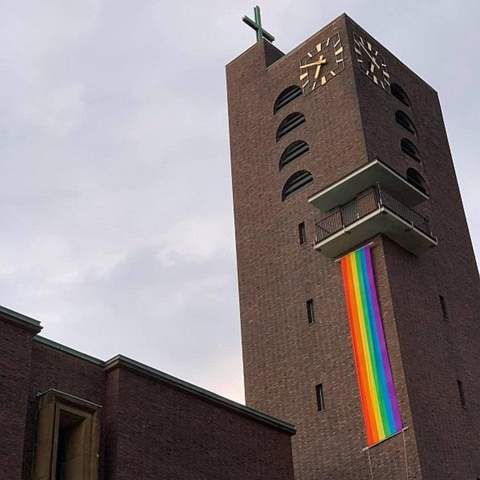 Katholische Kirche mit Pride Flagge?