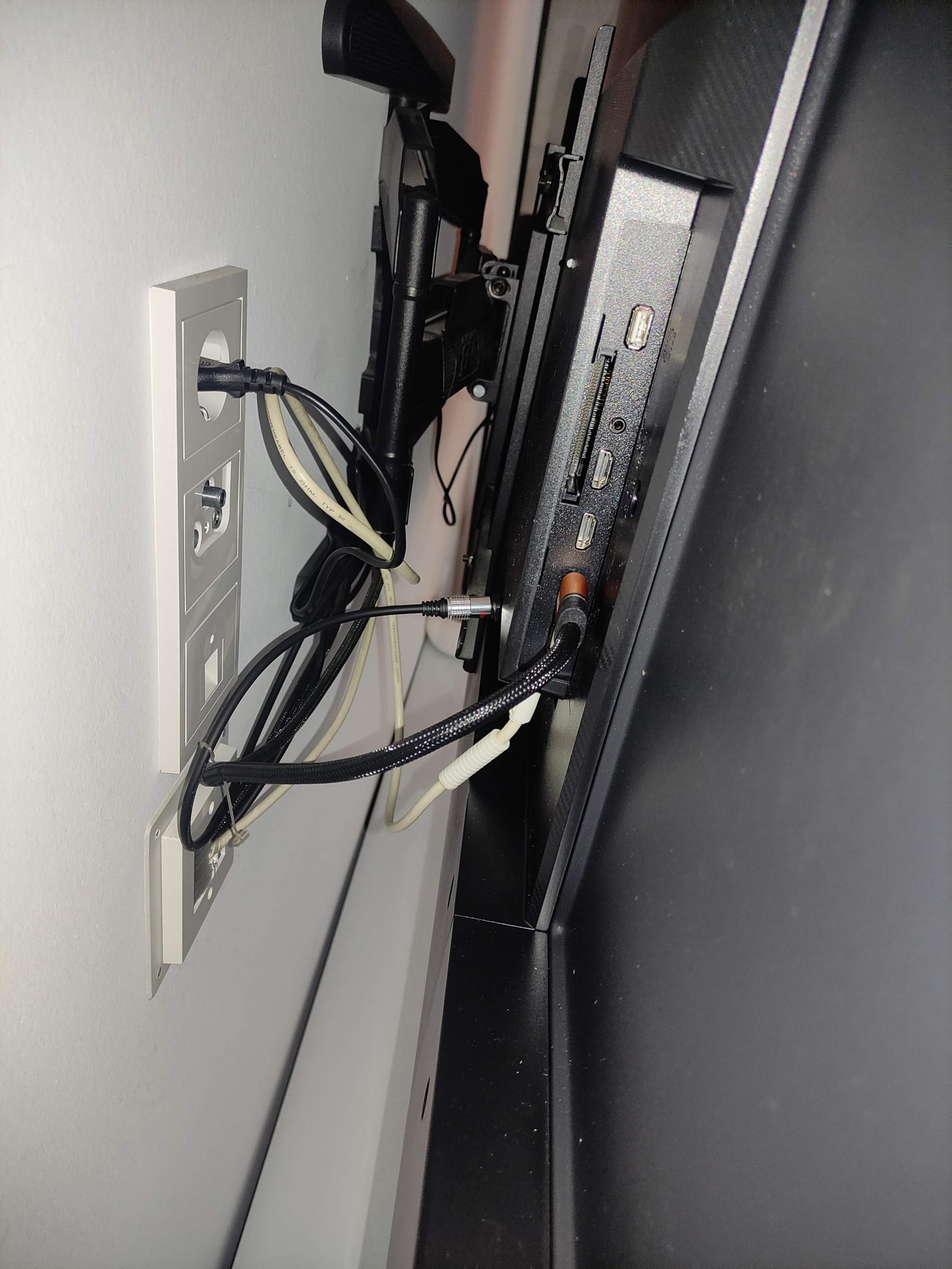 Kein Bild mehr wenn man Fernseher dreht? (Kabel, HDMI)