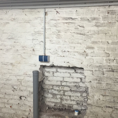 Keller Renovieren Farbe von der Wand bekommen?