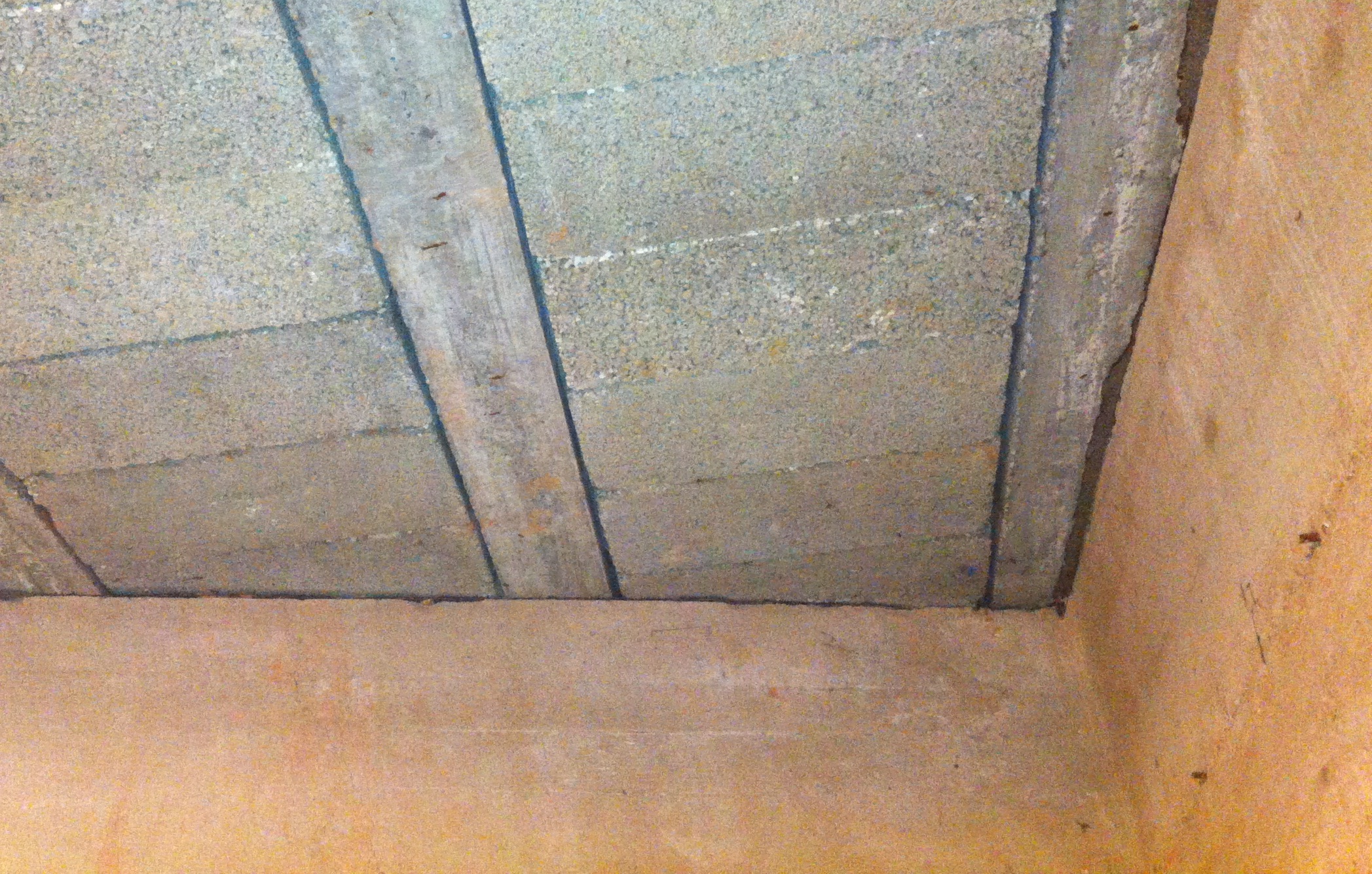 Kellerdecke anbohren (Handwerk, Hausbau, Handwerker)