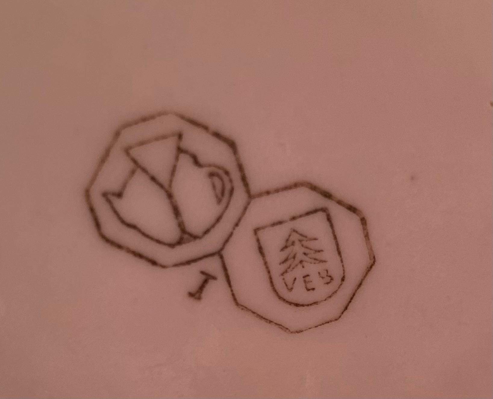 Kennt jemand diese DDR Porzellanmarke? (Porzellanstempel)