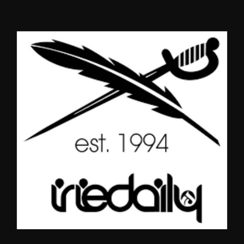 Kennt Jemand Diese Marke Die So Ahnlich Aussieht Mode Klamotten Logo