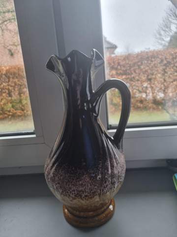 Kennt jemand diese Vase?