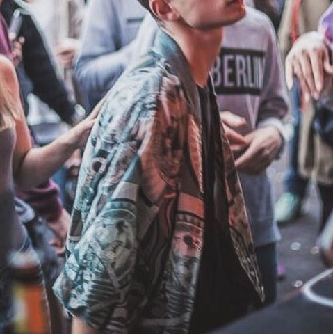 Suche diese Jacke - (Mode, Kleidung, Klamotten)