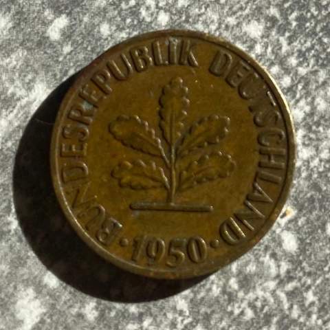 Kennt sich jemand mit alten Münzen der BRD aus? Und wie viel die ...