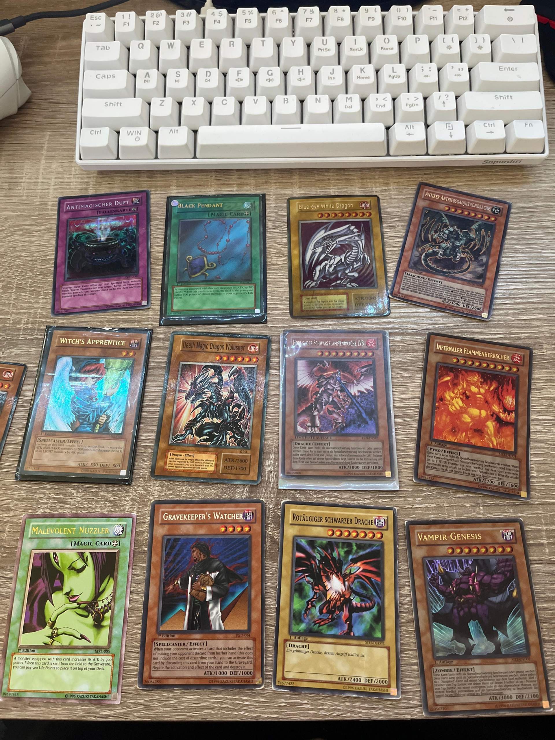 Kennt sich jemand mit Yu Gi Oh Karten aus und was den Preis an geht? (Wert, YuGiOh Kennt sich jemand mit Yu Gi Oh Karten aus und was den Preis an geht? (Wert, YuGiOh