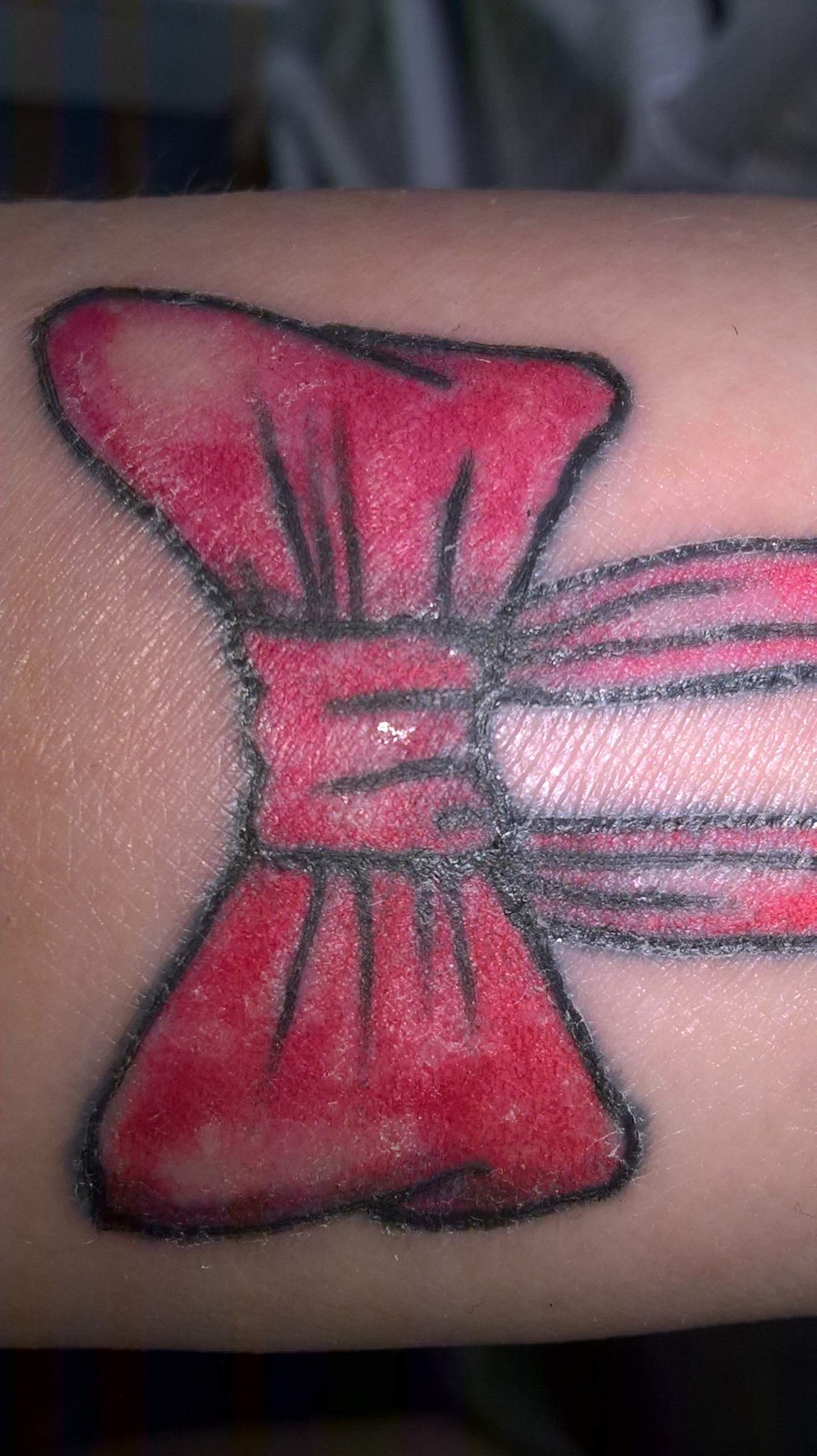 Kennt sich nun wer mit Tattoos aus? (Gesundheit und Medizin, Haut, Tipps)