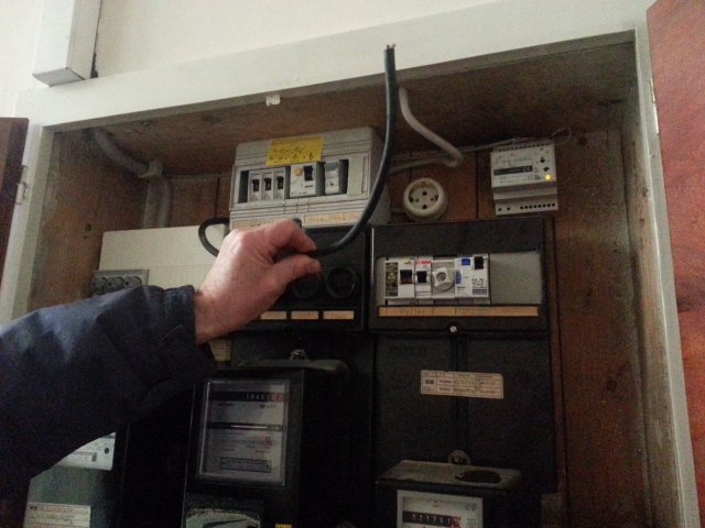 Klaut mir jemand Strom? Schaut euch die Bilder an (Wohnung, Haus