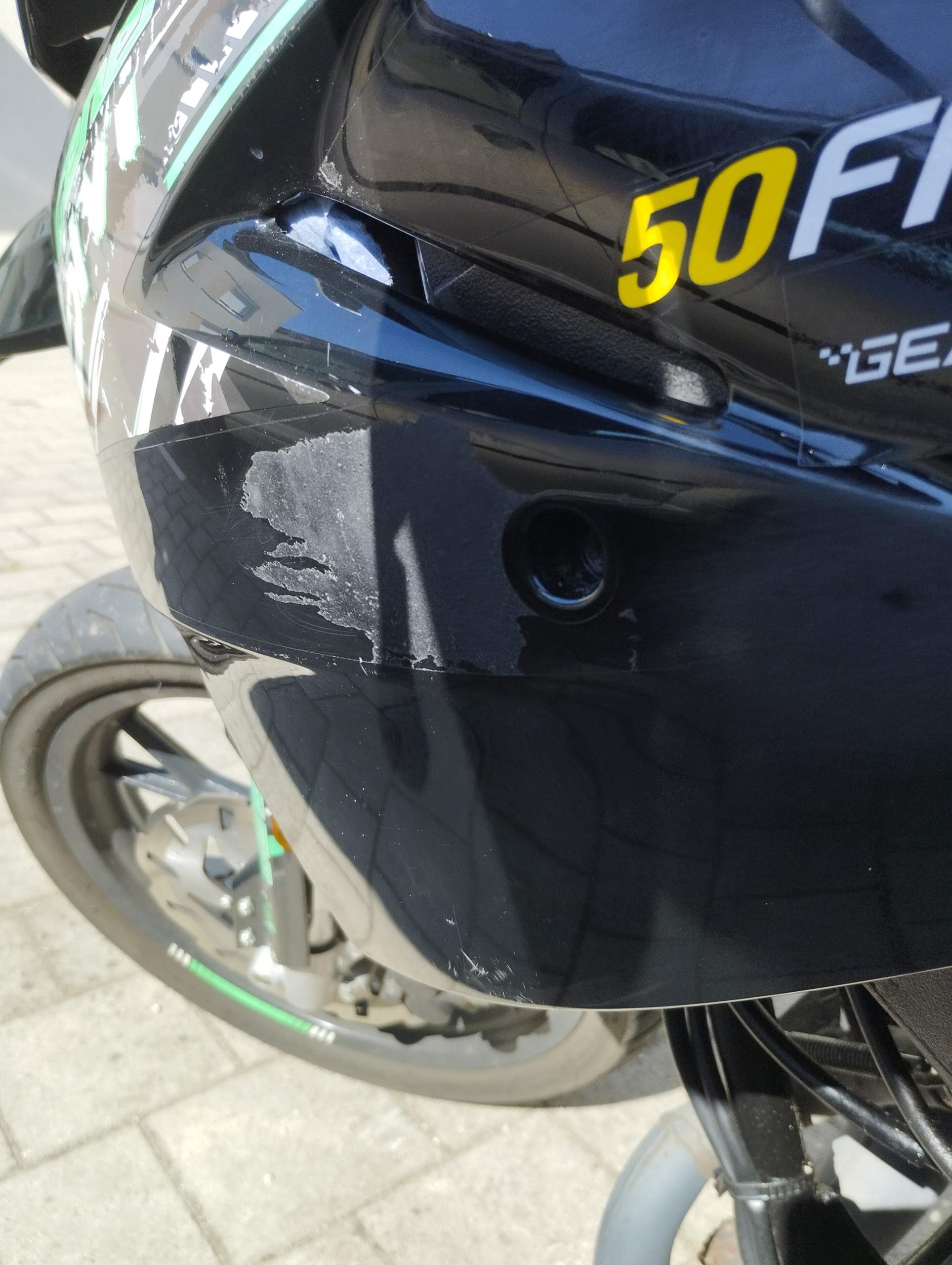 hartnäckige klebereste vom autolack entfernen