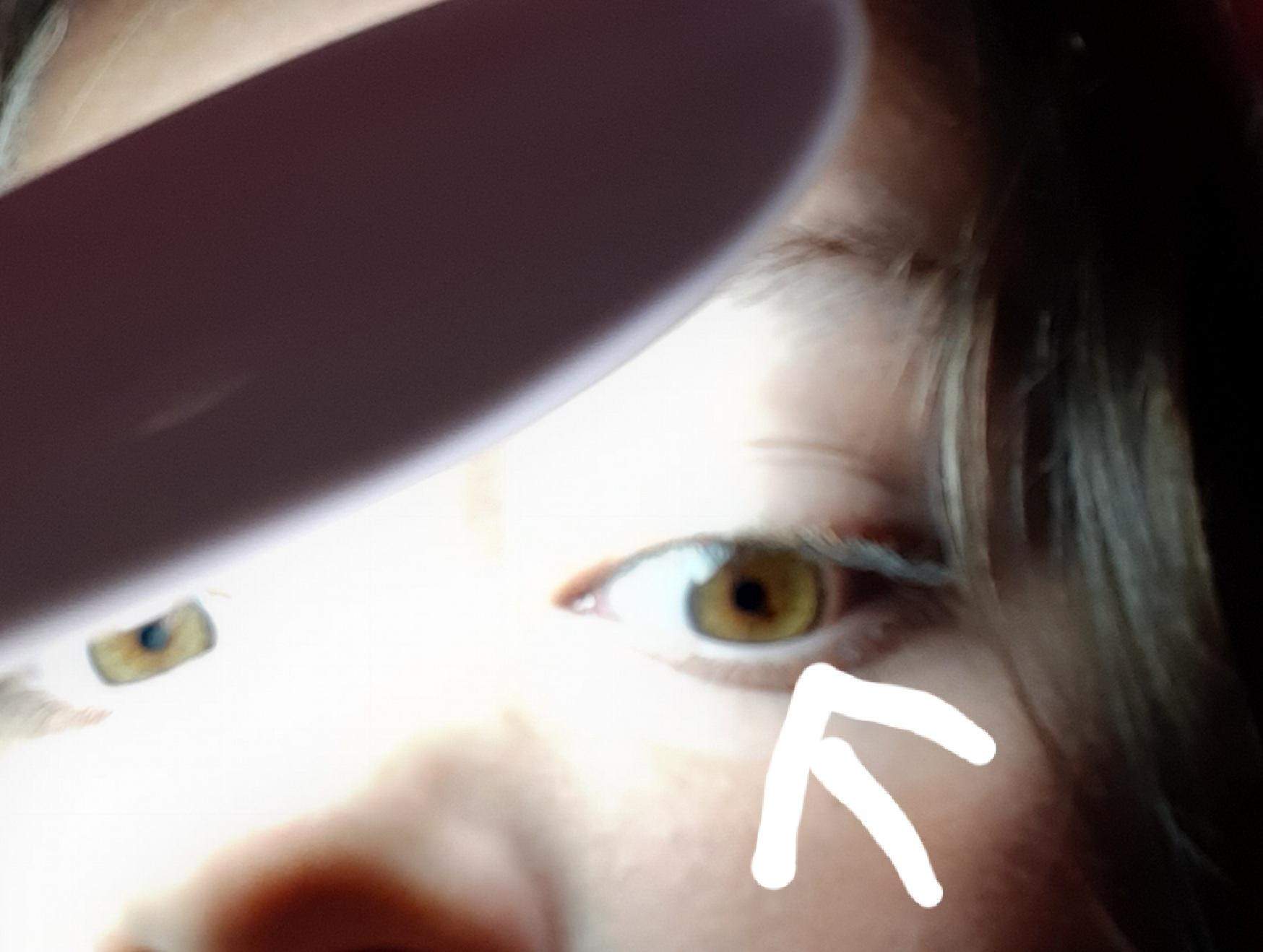 Kleiner Punkt auf der Pupille? (Augen, Augenfarbe, Muttermal)