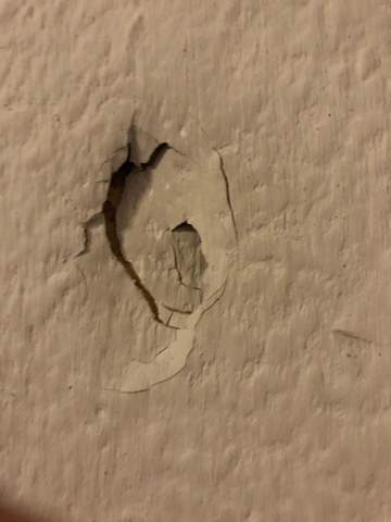 Kleines Loch in der Wand, wie reparieren?