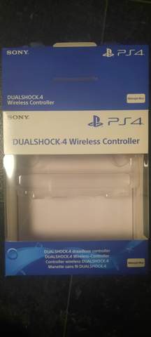Könnt mir sagen ob das ein Fake controller ist ps4?