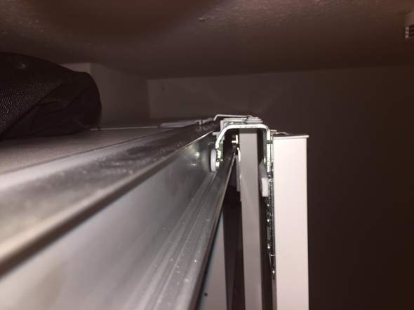 Hat Jemand Eine Idee Wo Das Proplem Bei Meinen Ikea Schiebenturen Farvik Liegt Technik Technologie Schiebeturen