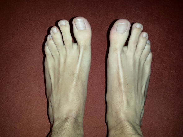 Füße (nicht auf Boden gestellt, Zehen leicht angezogen) - (Gesundheit, Aussehen, Füße)