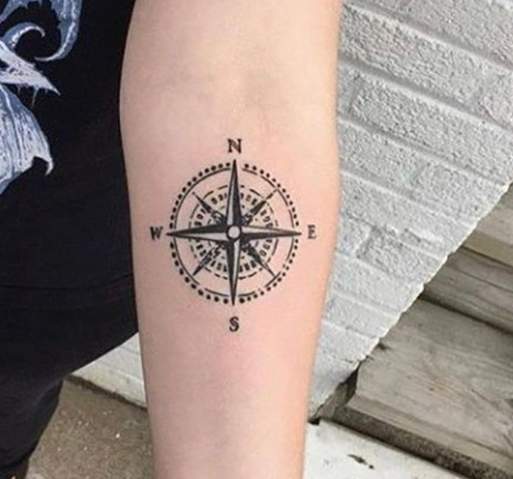 Kompass Tattoo Arm Innen Oder Aussen Oder Knochel Hinten Oder Aussenseite Haut Tattoowierer