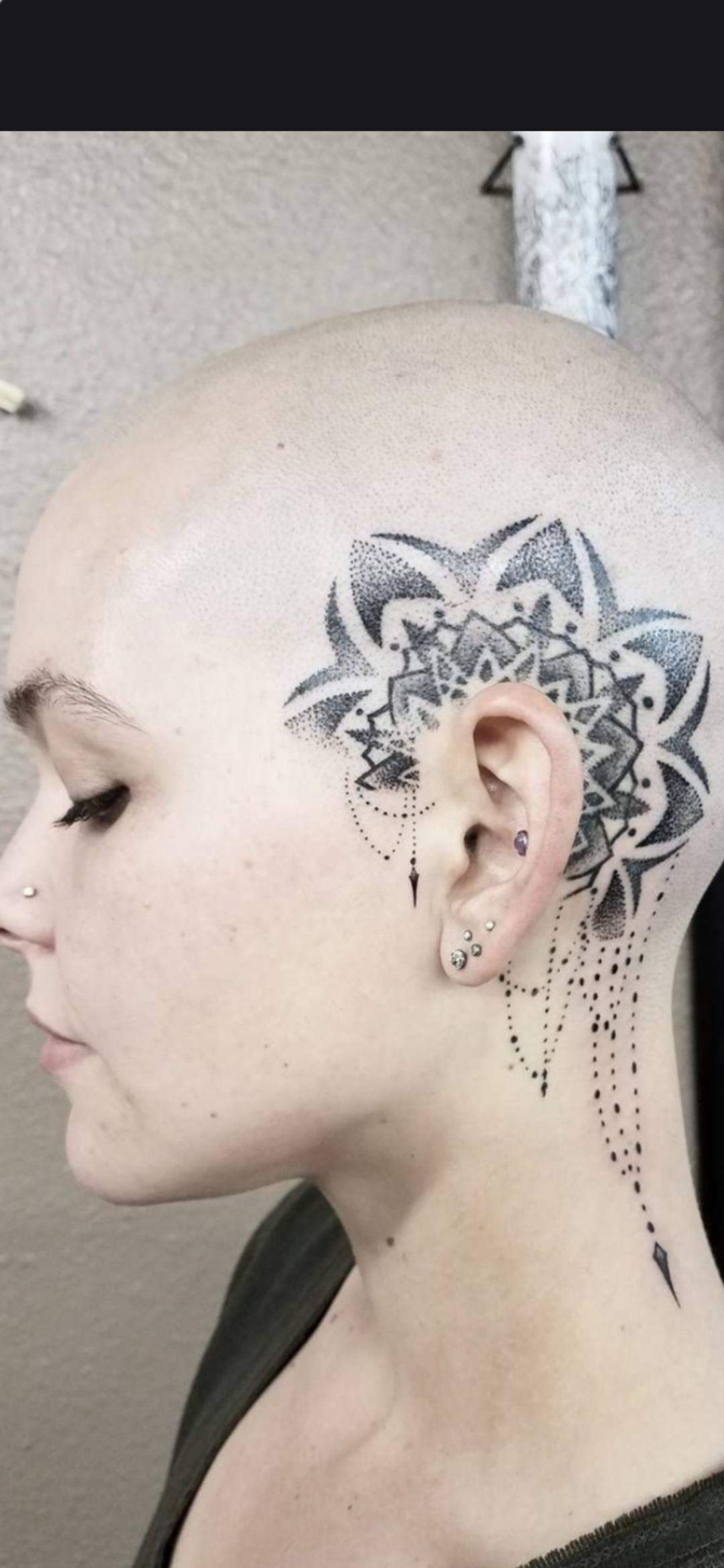 Fabelhafte Tattoo Auf Dem Kopf Bild