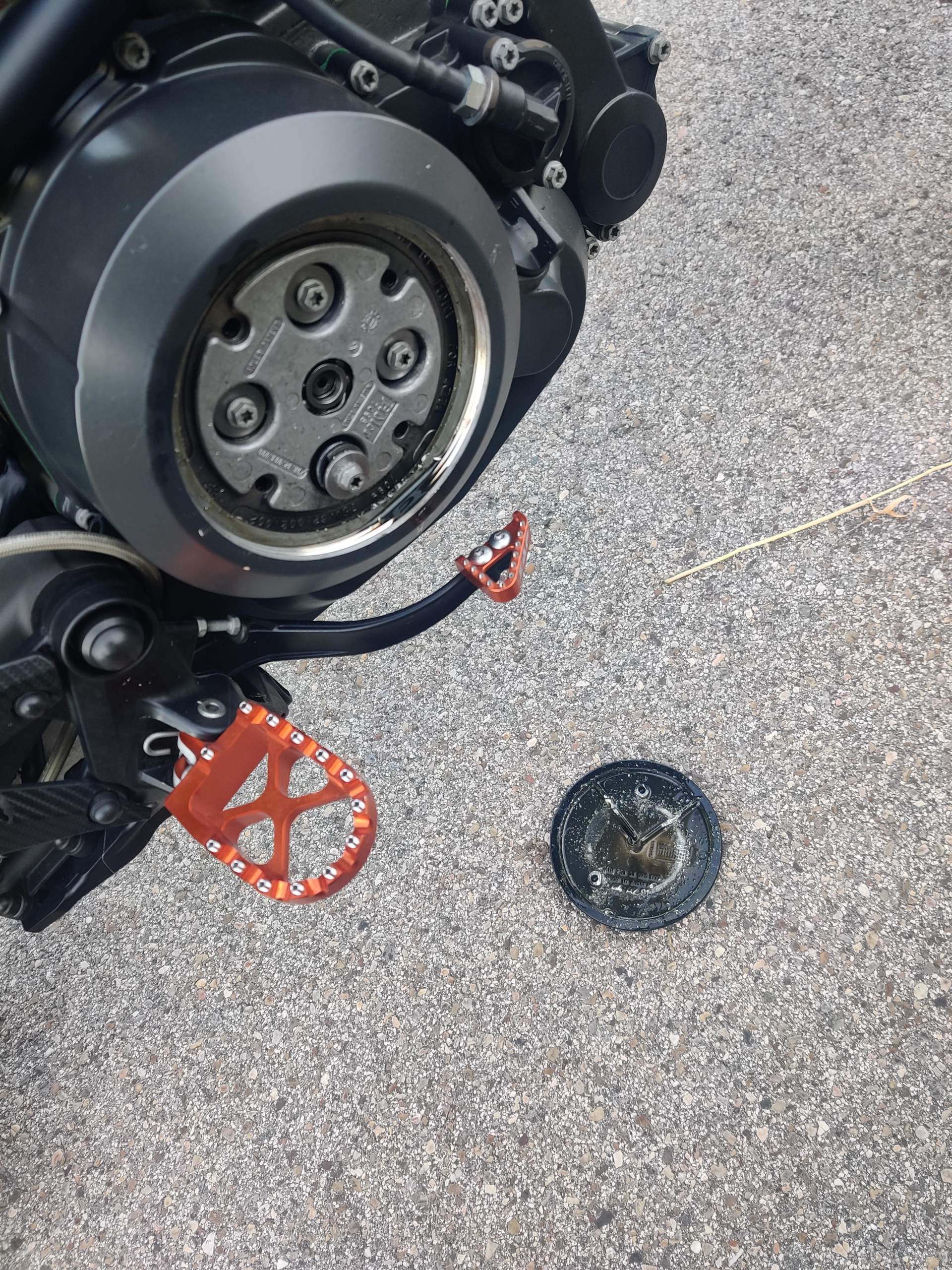 KTM 690 SMCR Kupplungsdeckel Einfach Weggeflogen Motor Kupplung ktm-690-smcr-kupplungsdeckel-einfach-weggeflogen-motor-kupplung
