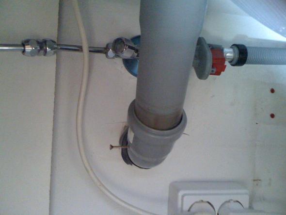 Abflussrohr Spüle - (Wasser, Abfluss, spülen)