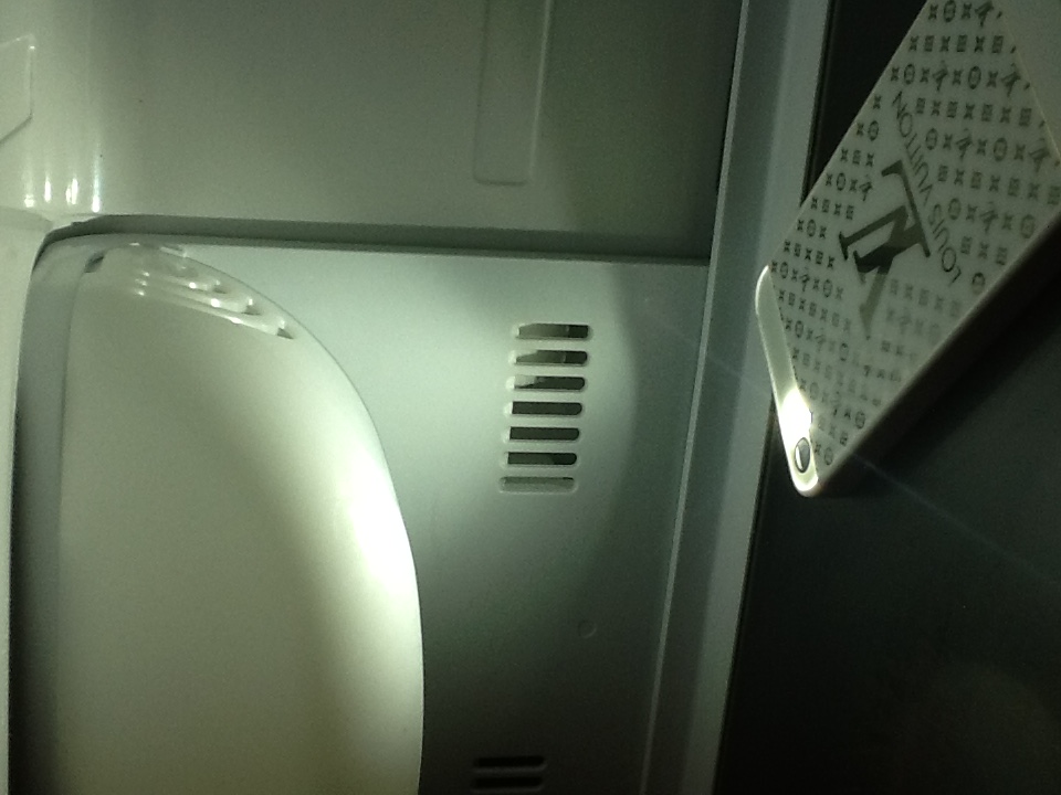 Kühlschrank Licht geht nicht an wie bekomme ich die Schale auf ? (kaputt, Lampe)