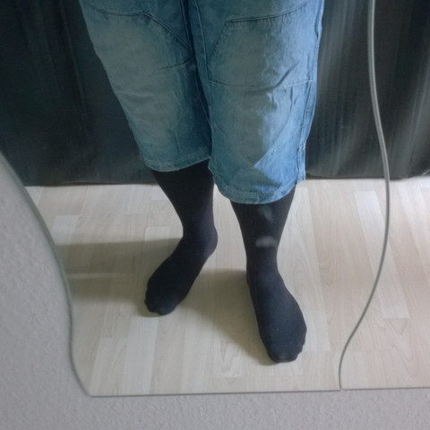Kurze Hose mit Strümpfen - (Kleidung, Mode, kurze Hose)