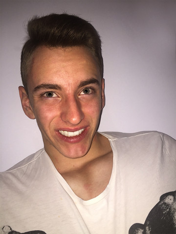 Bild ist ein wenig strange aber ist mein aktuellstes - (Haare, Mode, Frisur)